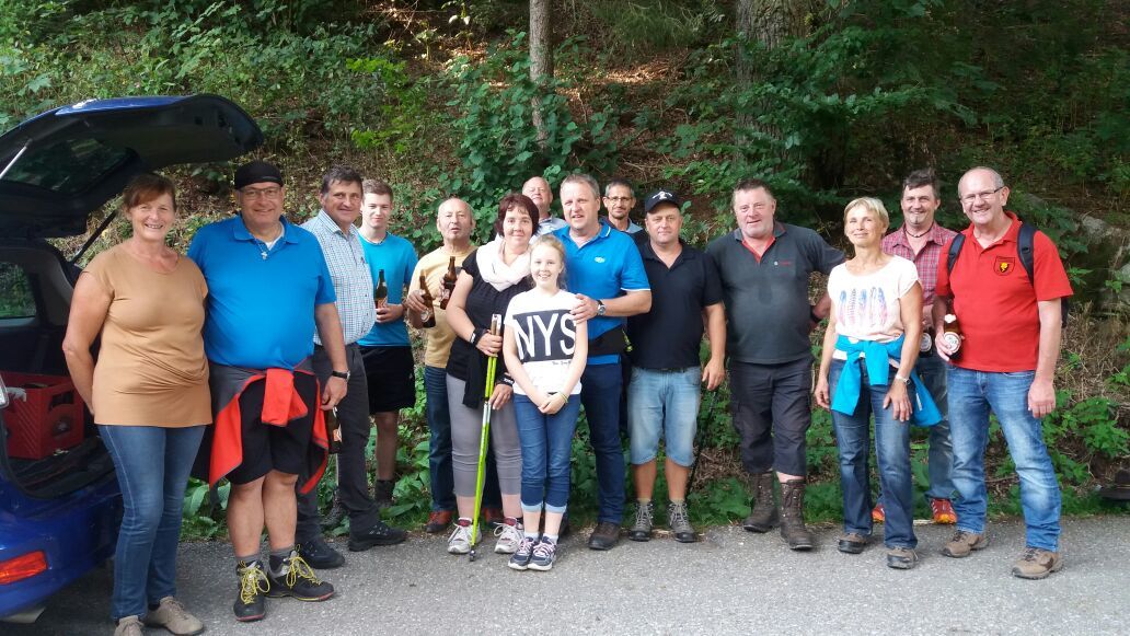 Am Samstag den 09.09.2017 besuchte uns wieder ein Bus voll bayrischer Kameraden um die Freundschaft bei einer gemeinsamen Wanderung und anschließdener Grillerei wieder zu feiern.  Nach dem Start bei Feuerwehrhaus ging es über den Spanngraben und die Wol
