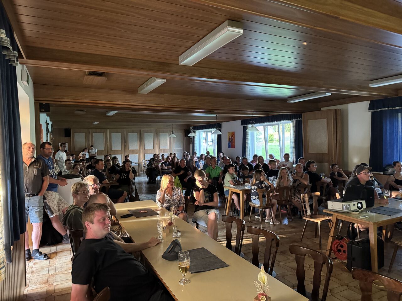 Gruppenfoto Fest und Fahrzeugsegnung